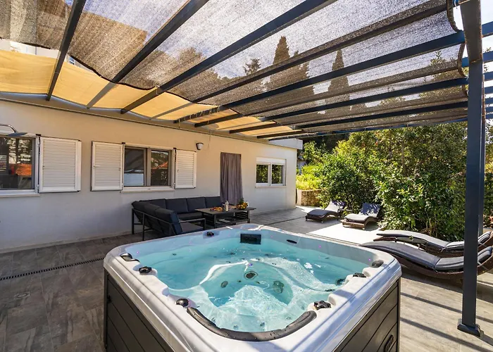 Dolores Apartment With Terrace & Jacuzzi