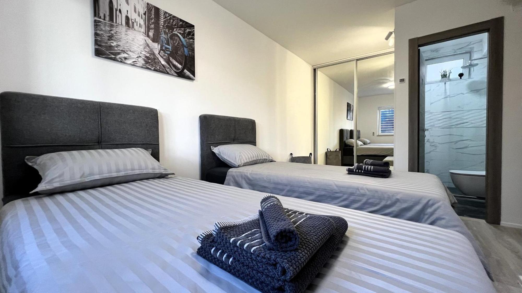 Dolores With Terrace & Jacuzzi Apartment