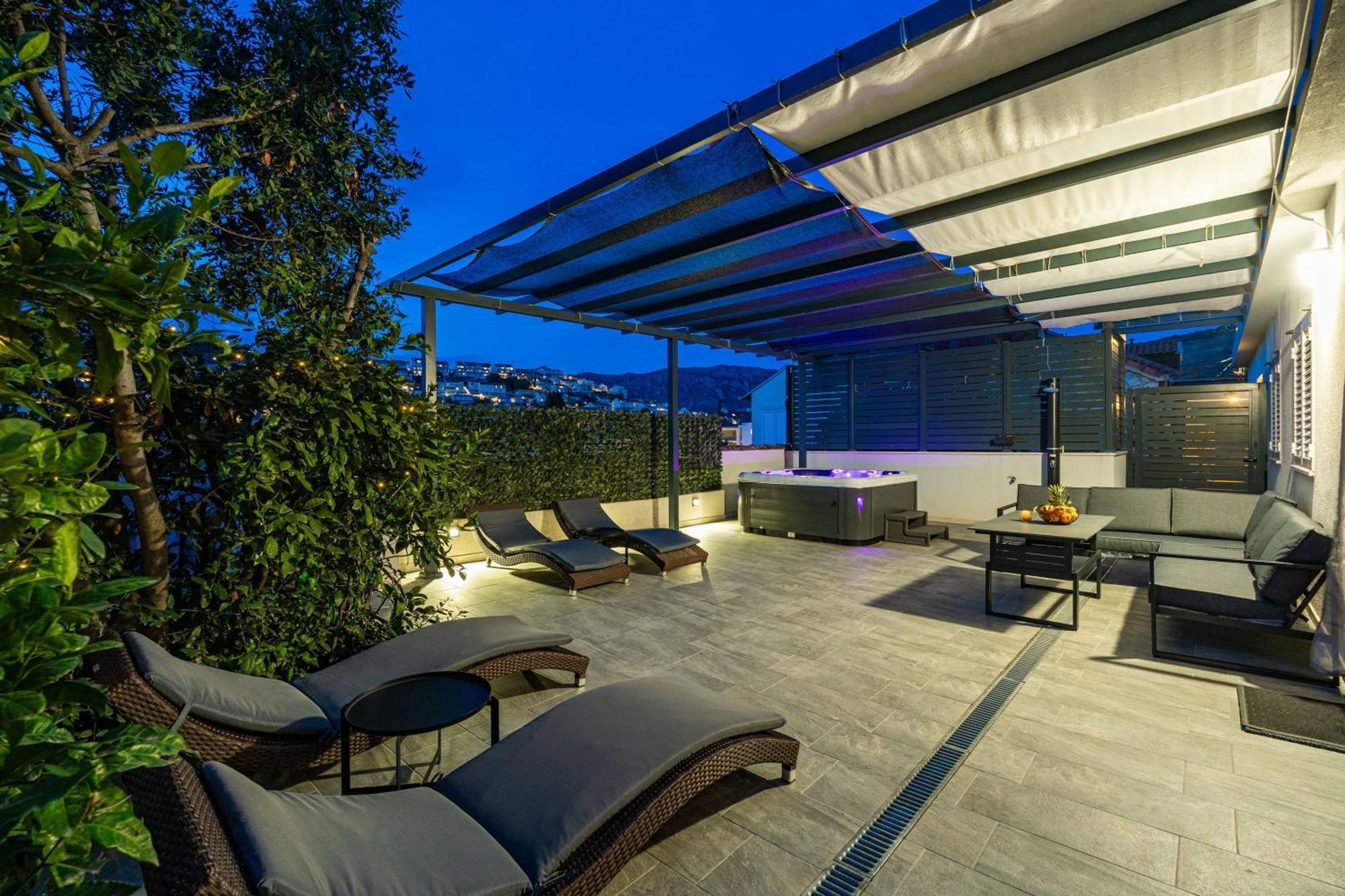 Dolores With Terrace & Jacuzzi *