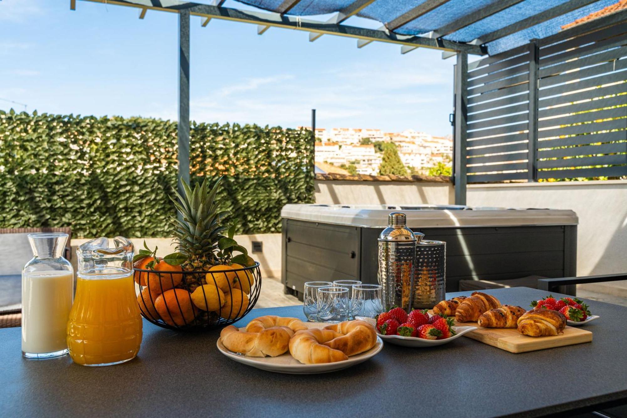 Dolores With Terrace & Jacuzzi *
