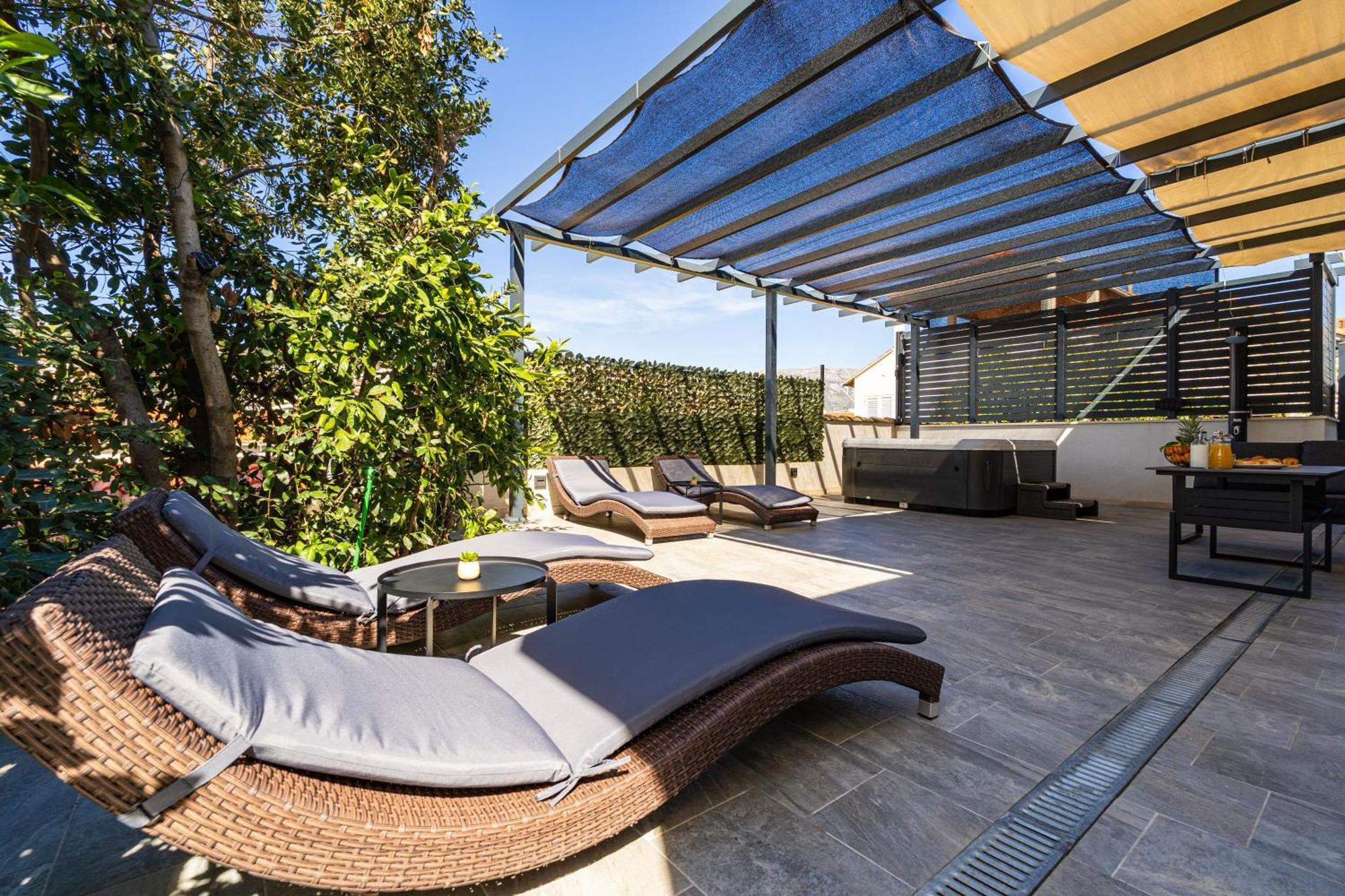 Dolores With Terrace & Jacuzzi *