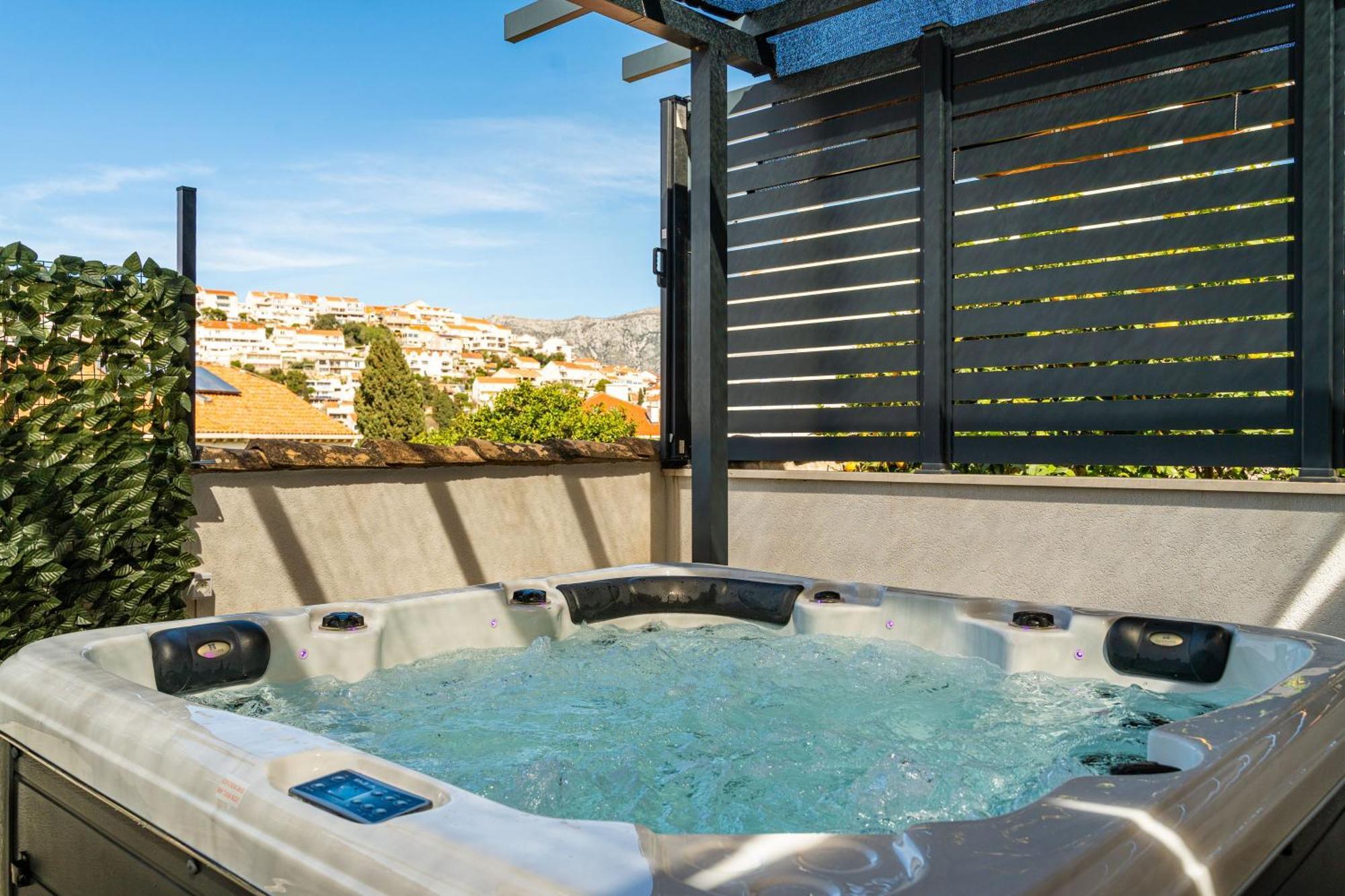 Dolores With Terrace & Jacuzzi *